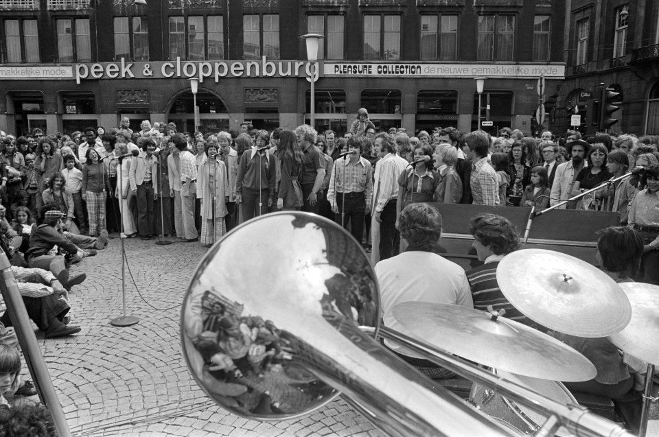 Continentel Singers and Orchestra treden op op Dam in Amsterdam, overzicht tijde, Bestanddeelnr 927-3601