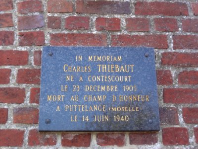 Contescourt (Aisne) plaque mémorial de guerre 1940 sur l'église