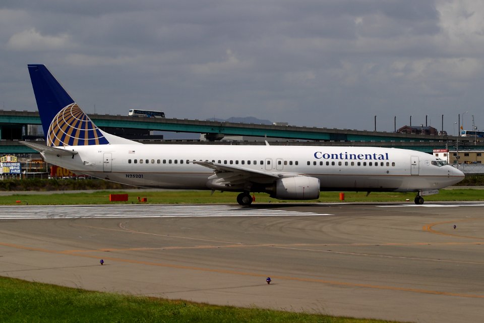 ContinentalAirlines B737-800 fukuoka 20050925105636