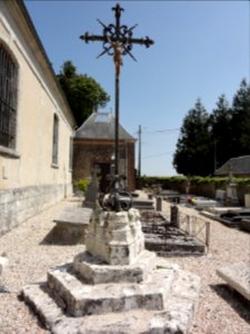 Contremoulins (Seine-Mar.) croix du cimetière