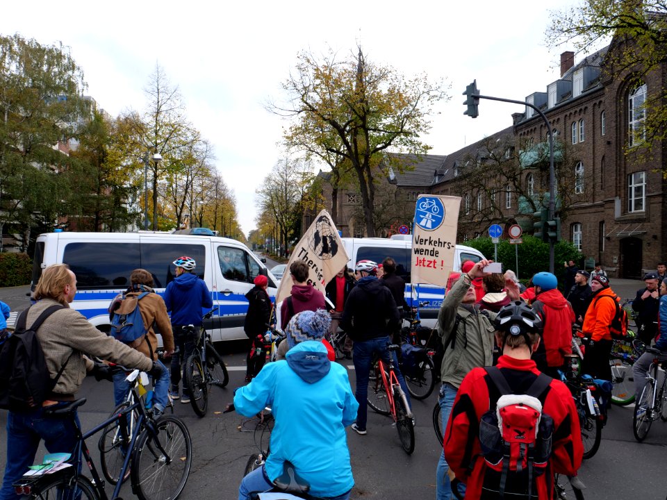 COP23 Fahrraddemo - Police blocks Kölnstraße