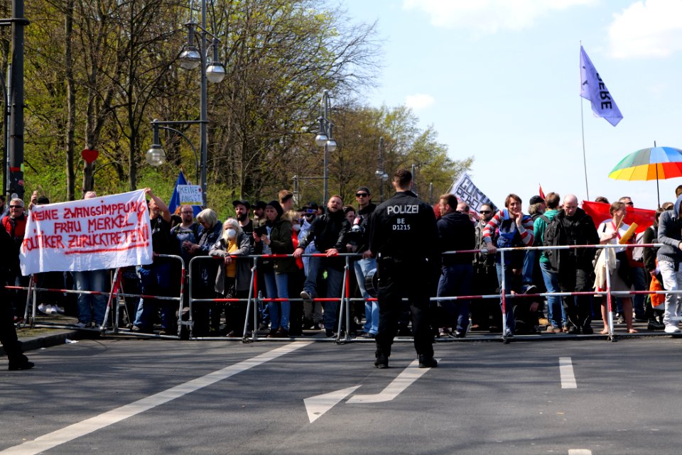 Conspiracist protest Berlin 2021-04-21 70
