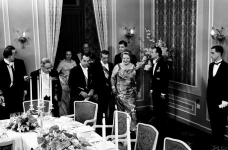 Contradiner van de Mexicaanse president in het Kasteel Oud-Wassenaar . Aan tafel, Bestanddeelnr 915-0049