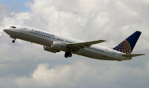 ContinentalAirlines B737-800 fukuoka 20041003110508