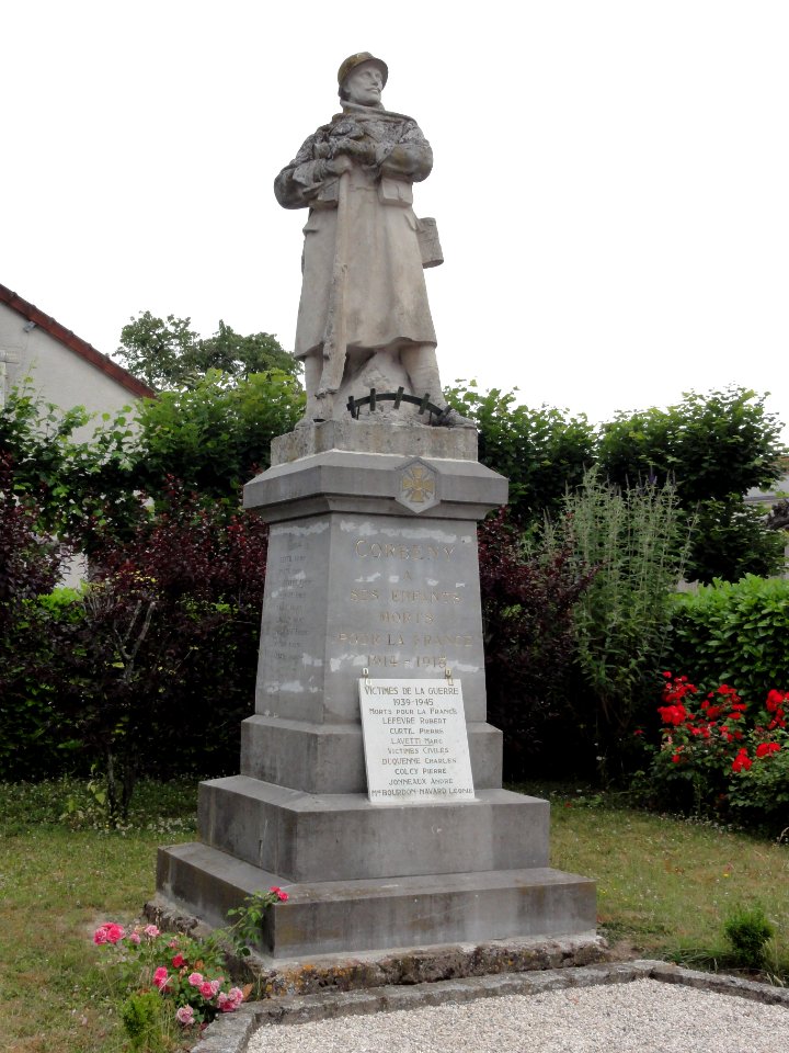 Corbeny (Aisne) monument aux morts