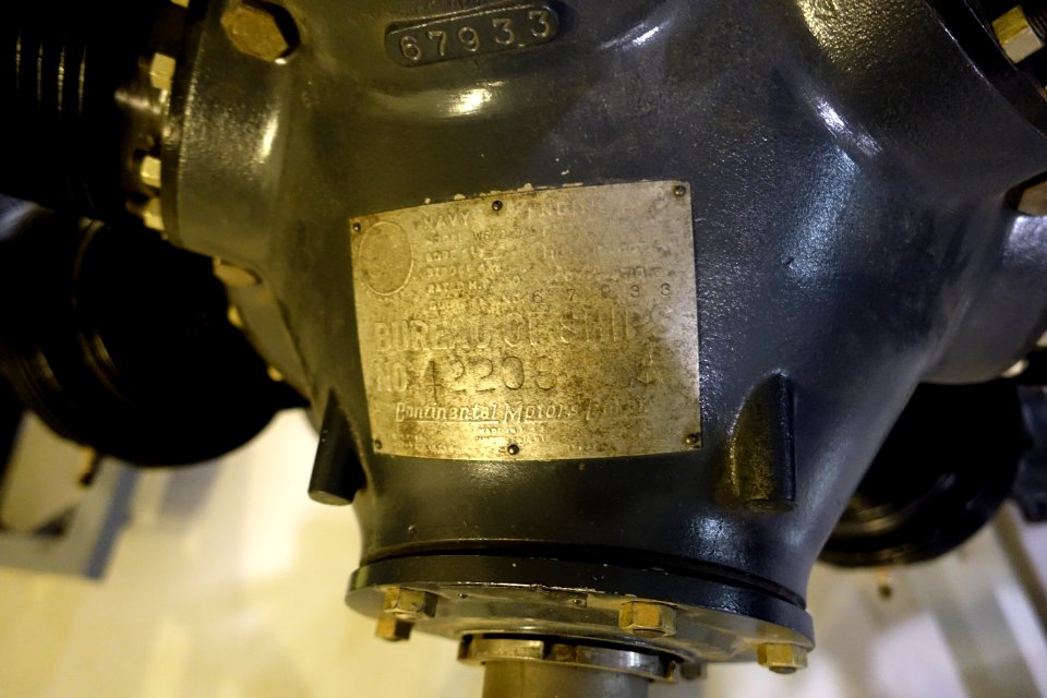 Continental Motors Corporation aircraft engine, view 2 - Hiller Aviation Museum - San Carlos, California - DSC03077