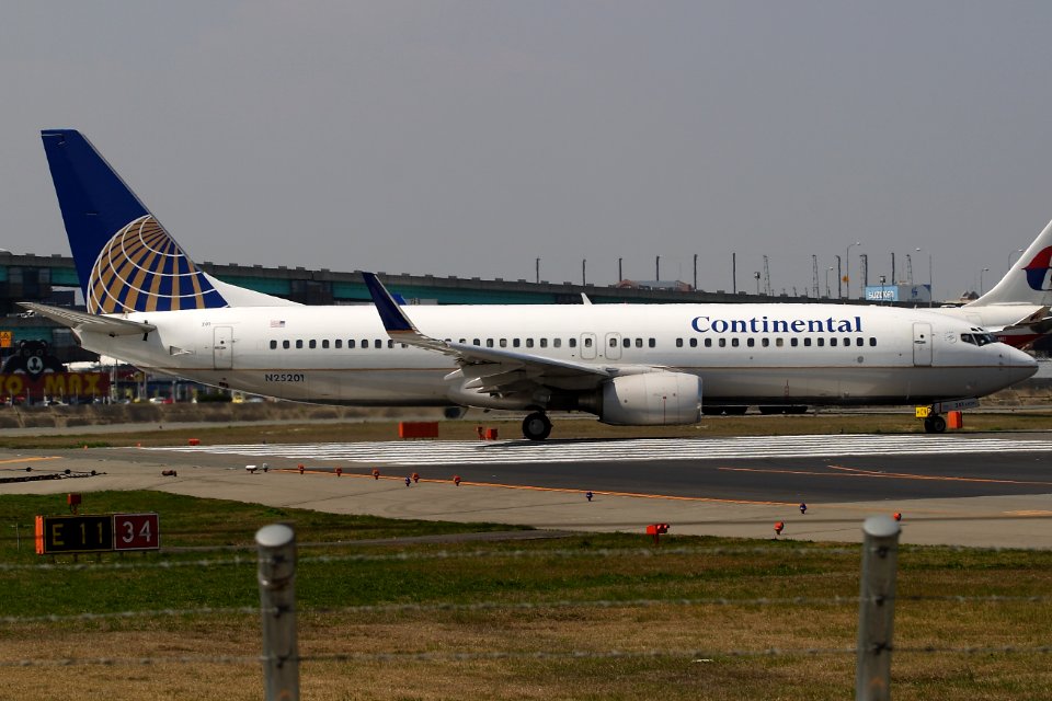 ContinentalAirlines B737-800 fukuoka 20060330112130