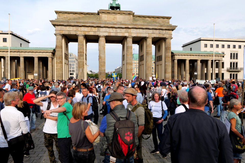 Conspiracist protest Brandenburg Gate Berlin 2020-08-28 08