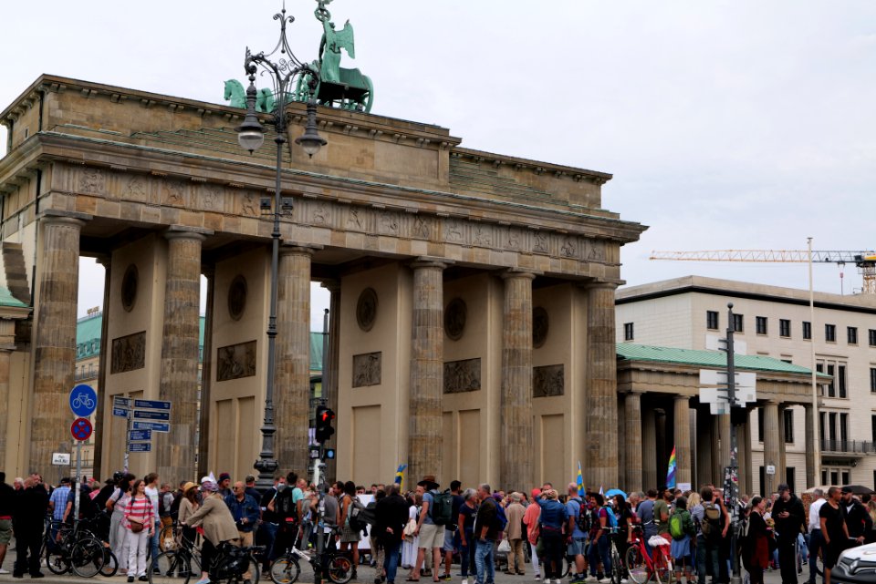 Conspiracist protest Brandenburg Gate Berlin 2020-08-28 22