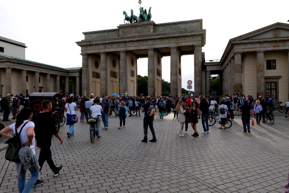 Conspiracist protest Brandenburg Gate Berlin 2020-08-28 14