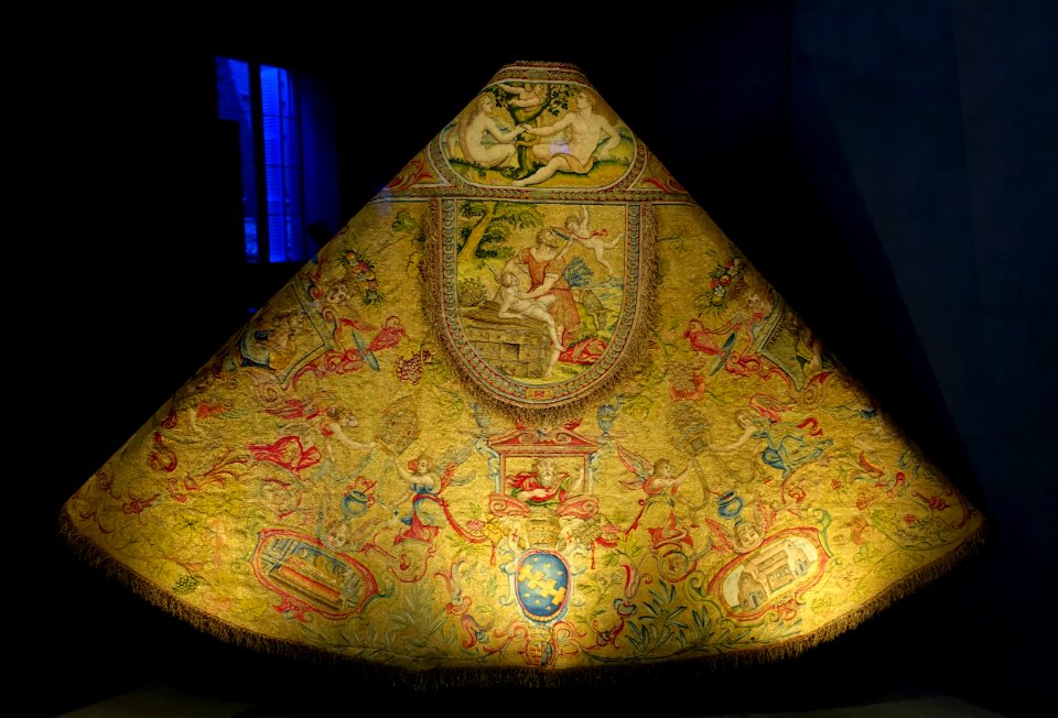 Cope, with Original Sin, Sacrifice of Isaac, Christ's forebears, coat-of-arms, 1593-1597 - Mass vestments of Pope Clement VIII Aldobrandini - Sala degli Indirizzi di Pio IX - Vatican Museums - DSC00676