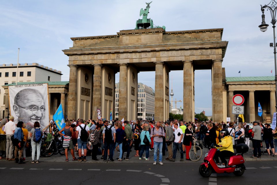 Conspiracist protest Brandenburg Gate Berlin 2020-08-28 04