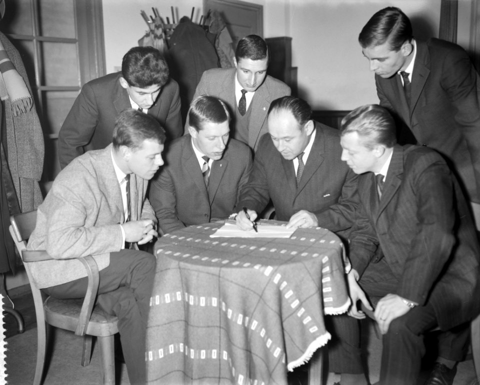 Contractbijeenkomst spelers Nederlands elftal in Den Bosch v.l.n.r. Gerard Pumm, Bestanddeelnr 911-9819