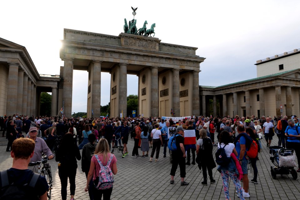 Conspiracist protest Brandenburg Gate Berlin 2020-08-28 18