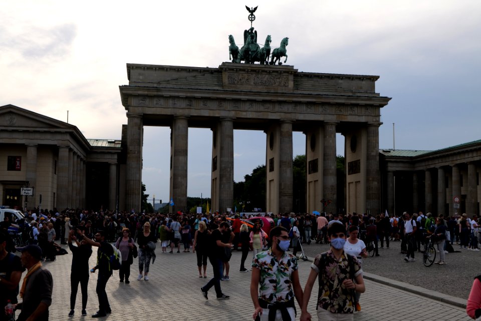 Conspiracist protest Brandenburg Gate Berlin 2020-08-28 17