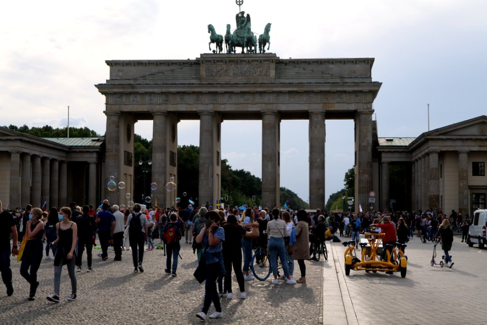 Conspiracist protest Brandenburg Gate Berlin 2020-08-28 13