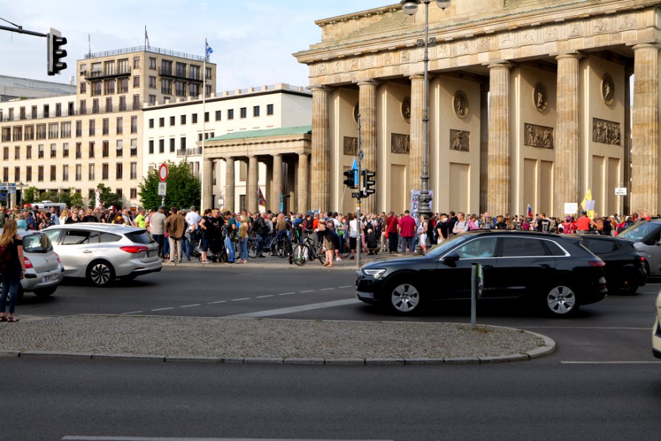 Conspiracist protest Brandenburg Gate Berlin 2020-08-28 02