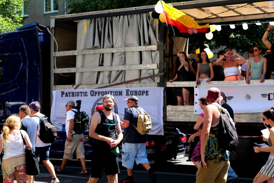 Conspiracy theorist protest Berlin 2020-08-01 114