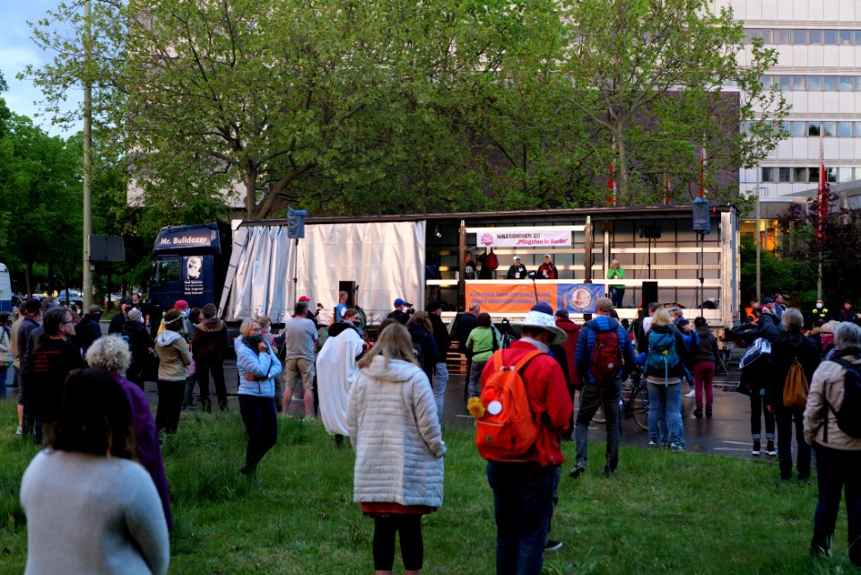 Conspiracist protest Theodor-Heuss-Platz Berlin 2021-05-21 54