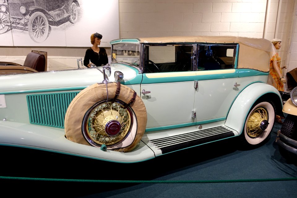 Cord L-29 Phaeton, 1930, made by Auburn Automotive Co., Auburn, Indiana, 120 HP, water-cooled Lycoming straight 8 gasoline engine - Luray Caverns Car and Carriage Museum - Luray, Virginia - DSC01345