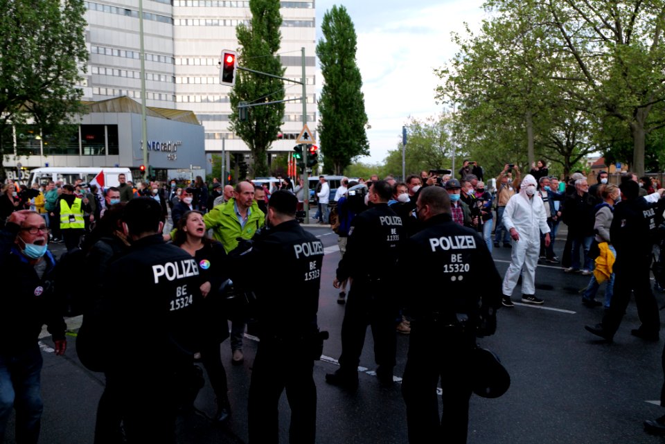 Conspiracist protest Theodor-Heuss-Platz Berlin 2021-05-21 65