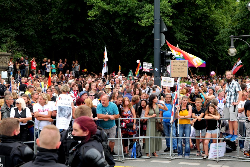 Conspiracist protest Berlin-Mitte 2020-08-30 43