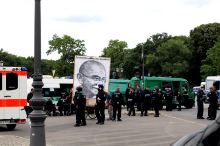 Conspiracist protest Berlin-Mitte 2020-08-30 34