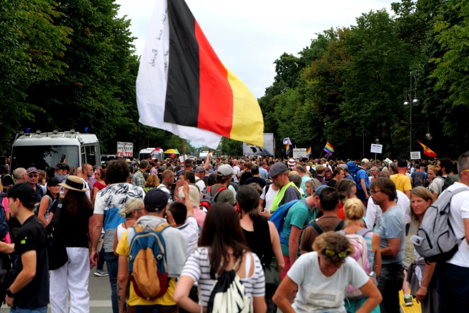 Conspiracist protest Berlin-Mitte 2020-08-30 50