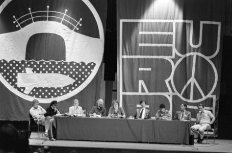 Conventies voor Europese Nucleaire Ontwapening v.l.n.r. Mient Jan Faber (IKV), , Bestanddeelnr 933-3696