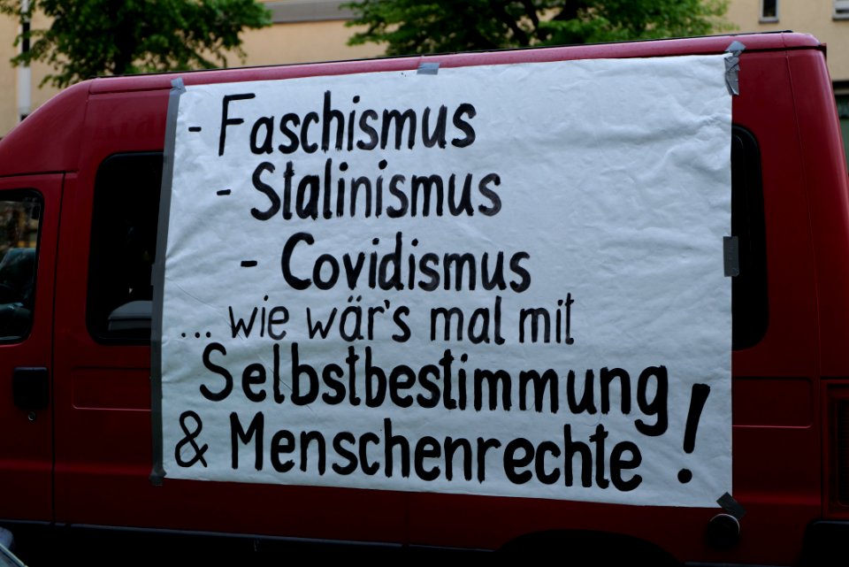 Conspiracist protest Theodor-Heuss-Platz Berlin 2021-05-21 37
