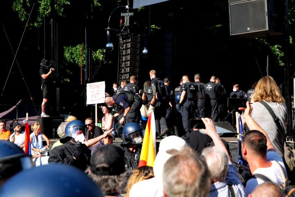 Conspiracy theorist protest Berlin Straße des 17 Juni 2020-08-01 55