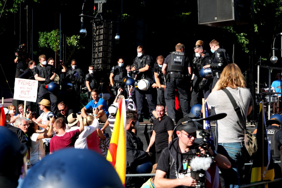 Conspiracy theorist protest Berlin Straße des 17 Juni 2020-08-01 52