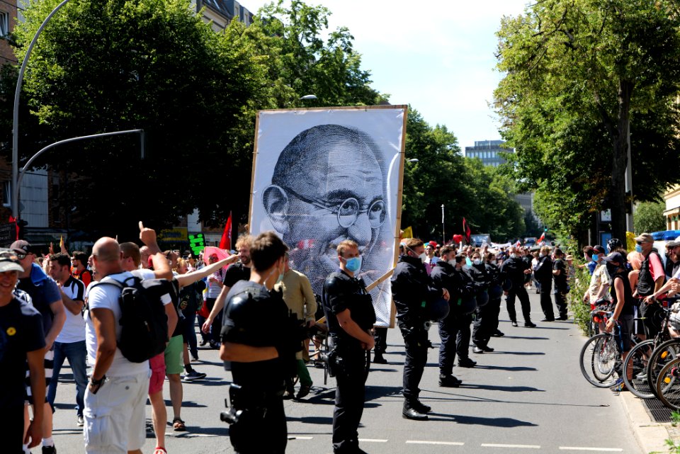 Conspiracy theorist protest Berlin 2020-08-01 103