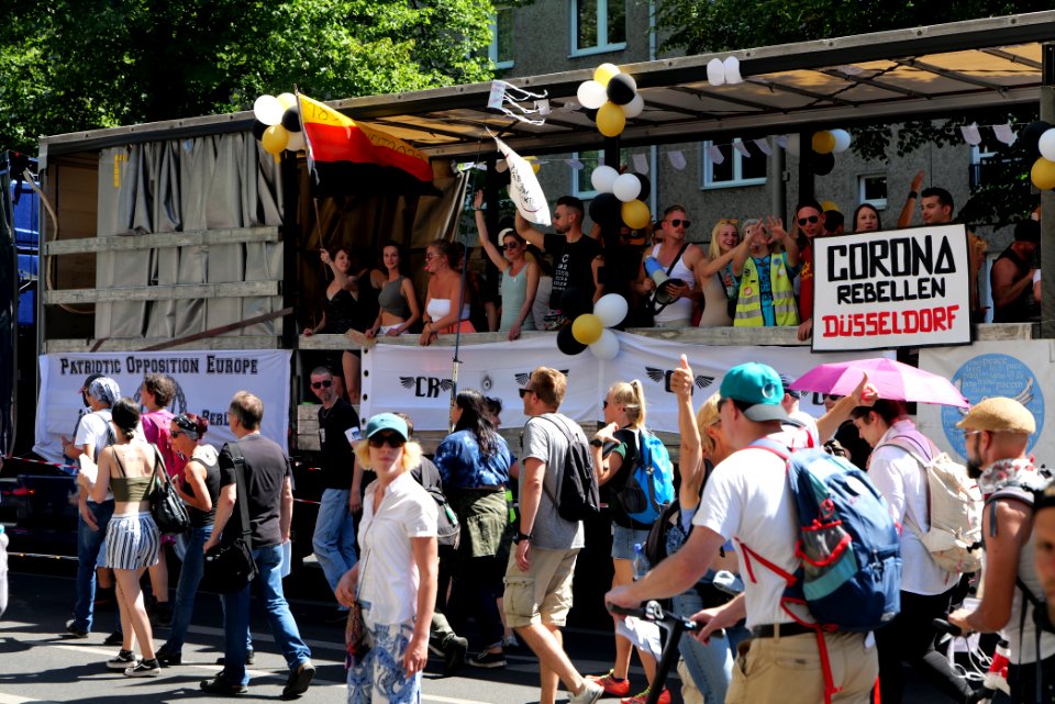 Conspiracy theorist protest Berlin 2020-08-01 117