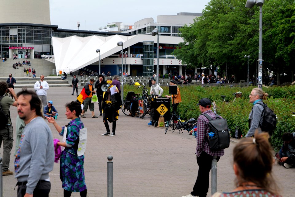 Conspiracy theorists at Neptunbrunnen 2020-05-23 03