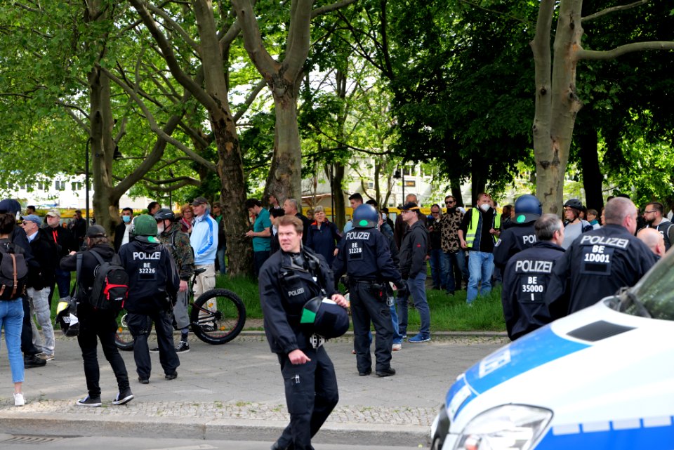 Conspiracy theorists at Spandauer Straße Berlin 2020-05-16 07