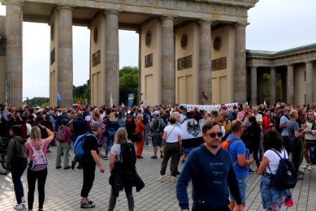 Conspiracist protest Brandenburg Gate Berlin 2020-08-28 20