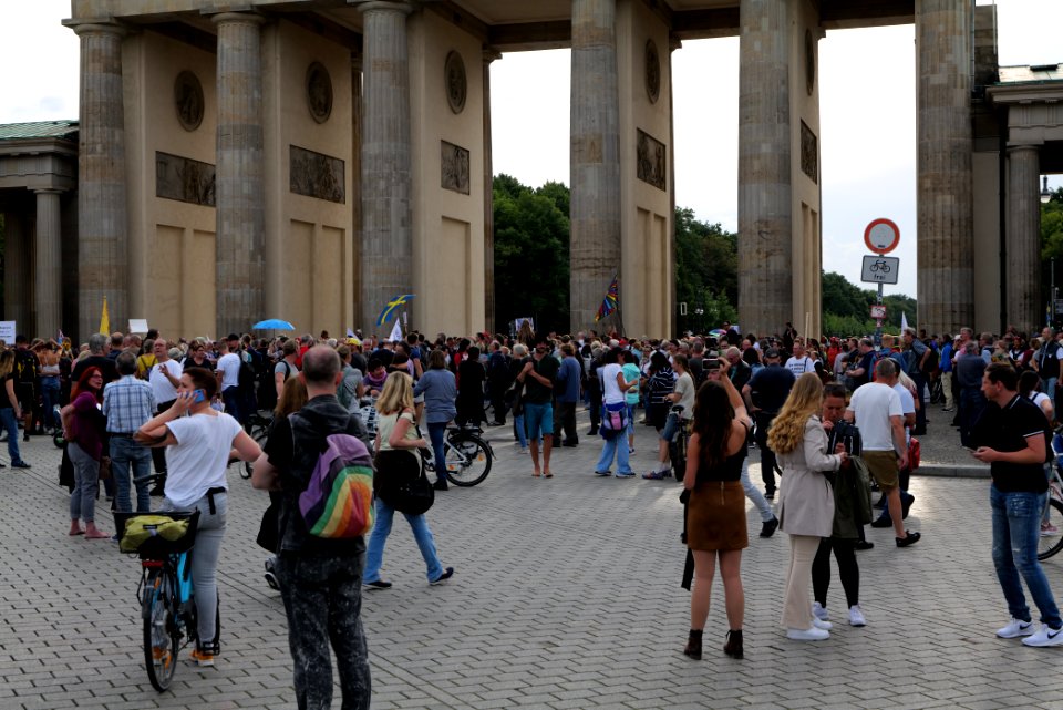 Conspiracist protest Brandenburg Gate Berlin 2020-08-28 16