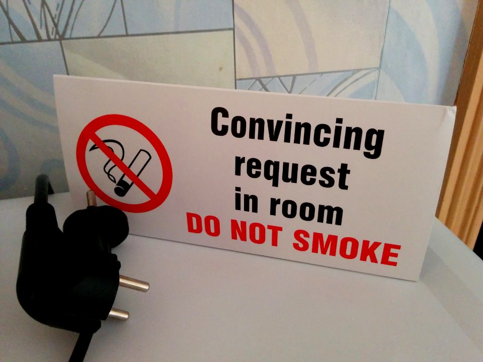Convincing request in room DO NOT SMOKE - Hotel Avia room
