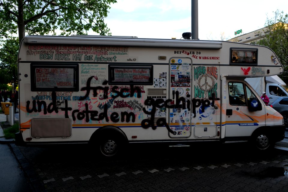 Conspiracist protest Theodor-Heuss-Platz Berlin 2021-05-21 22