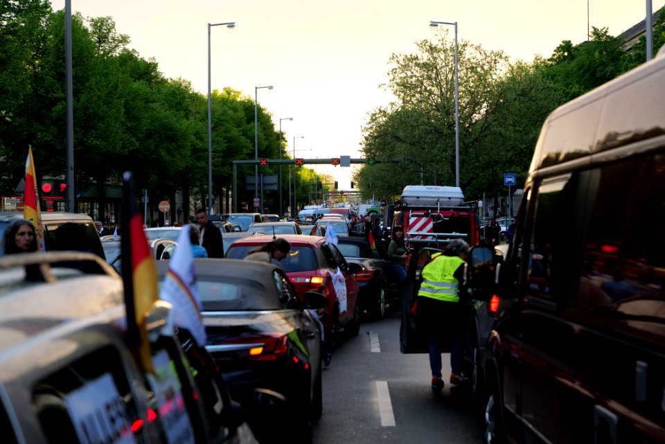 Conspiracist protest Theodor-Heuss-Platz Berlin 2021-05-21 19