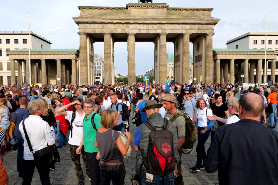 Conspiracist protest Brandenburg Gate Berlin 2020-08-28 07