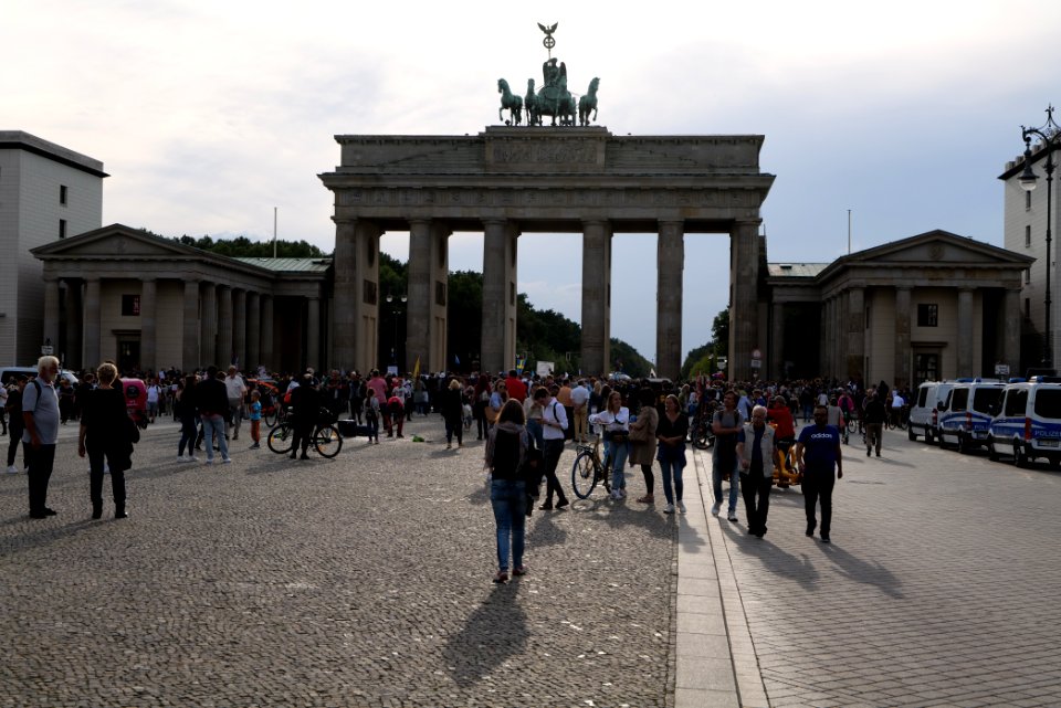 Conspiracist protest Brandenburg Gate Berlin 2020-08-28 11