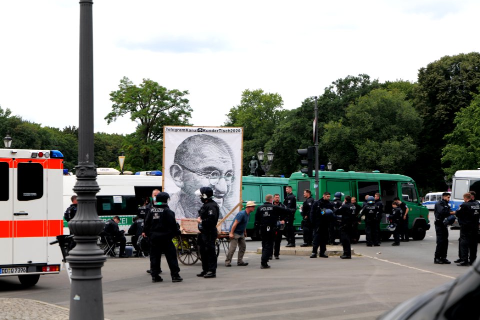 Conspiracist protest Berlin-Mitte 2020-08-30 35