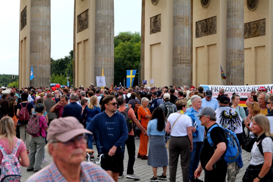 Conspiracist protest Brandenburg Gate Berlin 2020-08-28 19