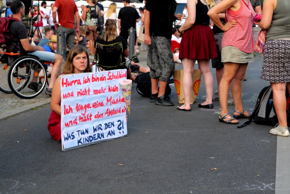 Conspiracy theorist protest Berlin Straße des 17 Juni 2020-08-01 83