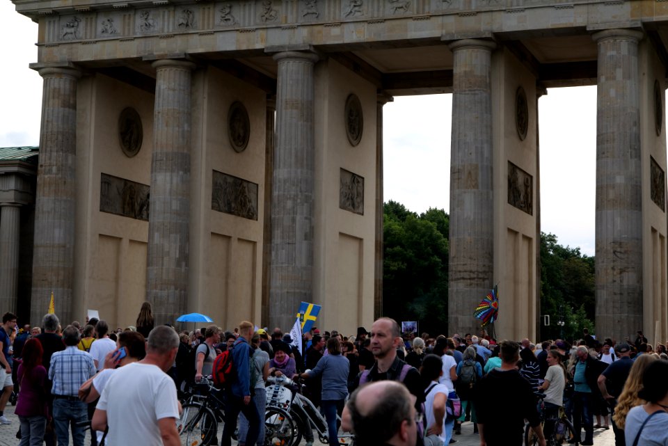 Conspiracist protest Brandenburg Gate Berlin 2020-08-28 15
