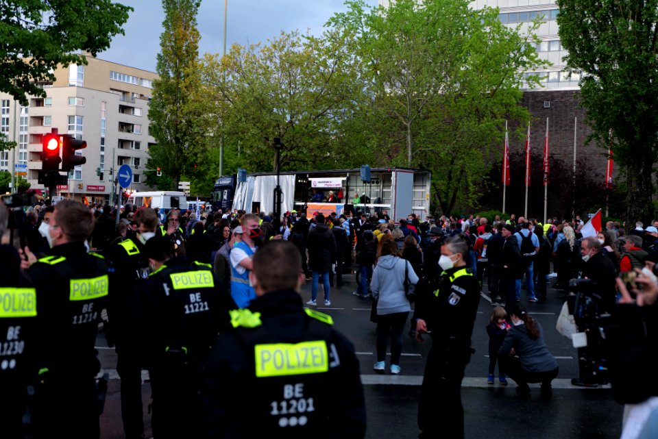 Conspiracist protest Theodor-Heuss-Platz Berlin 2021-05-21 60
