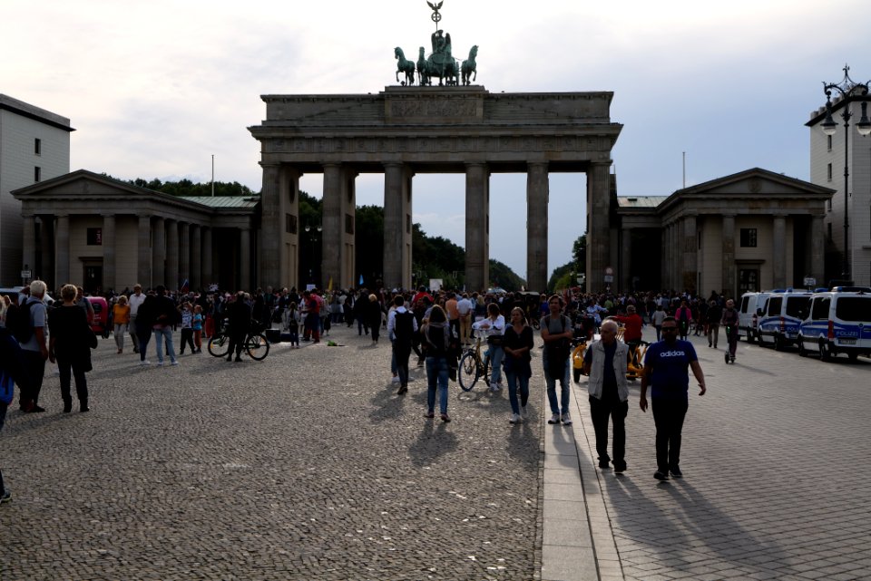 Conspiracist protest Brandenburg Gate Berlin 2020-08-28 12