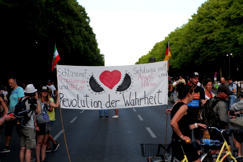 Conspiracy theorist protest Berlin Straße des 17 Juni 2020-08-01 93